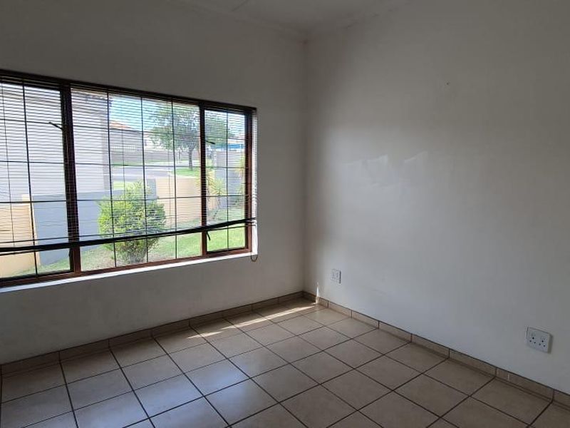 A HOME IN A SECURED COMPLEX 3 BEDROOM HOUSE - Photo 8