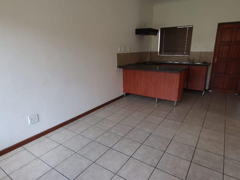 A HOME IN A SECURED COMPLEX 3 BEDROOM HOUSE - Photo 6