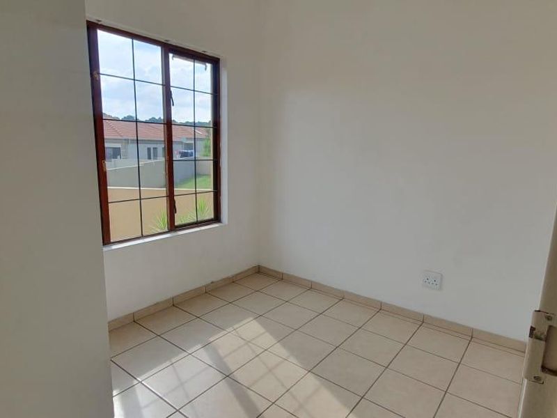 A HOME IN A SECURED COMPLEX 3 BEDROOM HOUSE - Photo 7