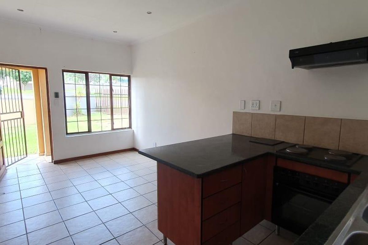 A HOME IN A SECURED COMPLEX 3 BEDROOM HOUSE - Photo 4