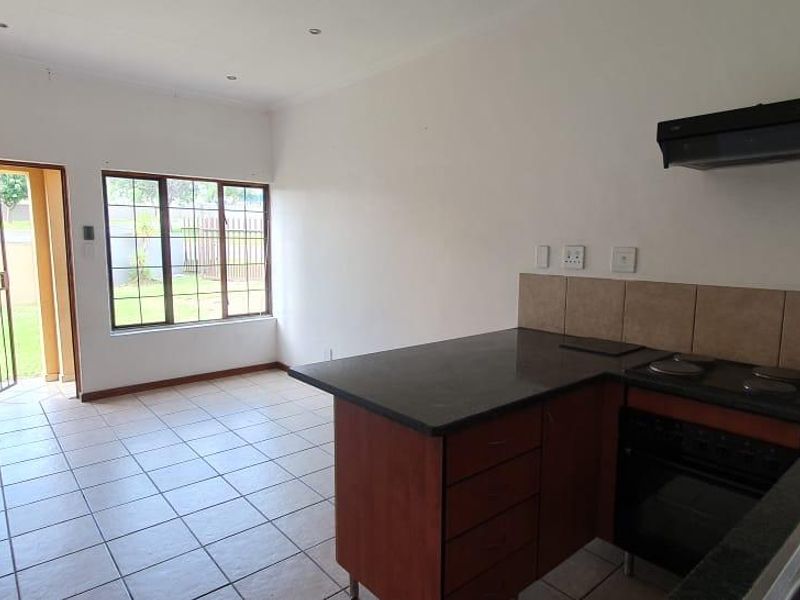 A HOME IN A SECURED COMPLEX 3 BEDROOM HOUSE - Photo 4