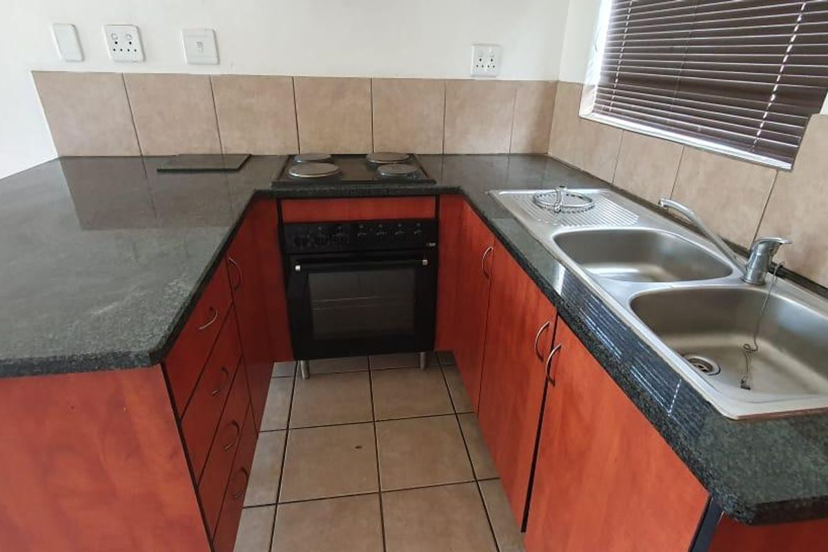 A HOME IN A SECURED COMPLEX 3 BEDROOM HOUSE - Photo 3