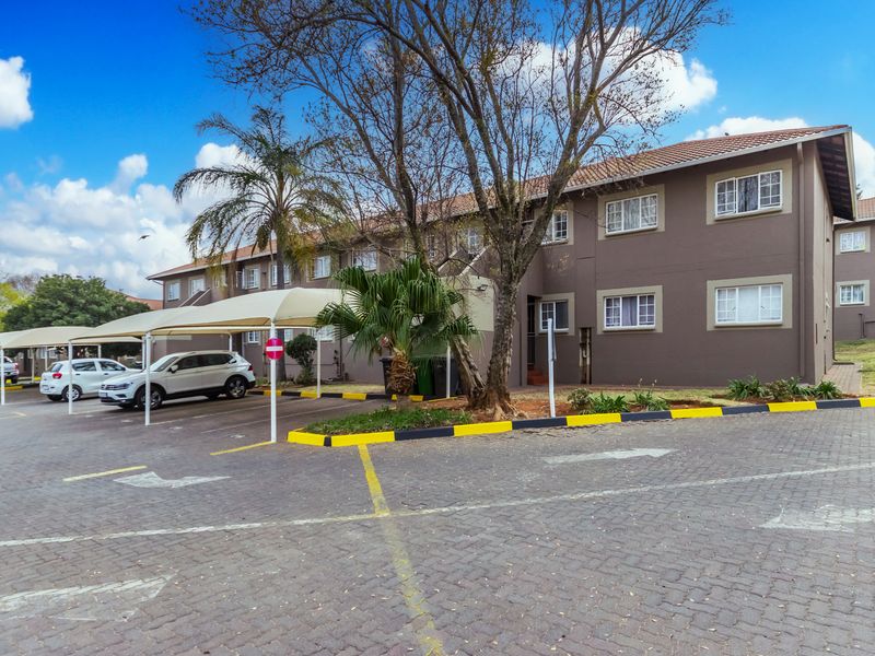 Charming 3 bed apartment in Die Hoewes! - Photo 10