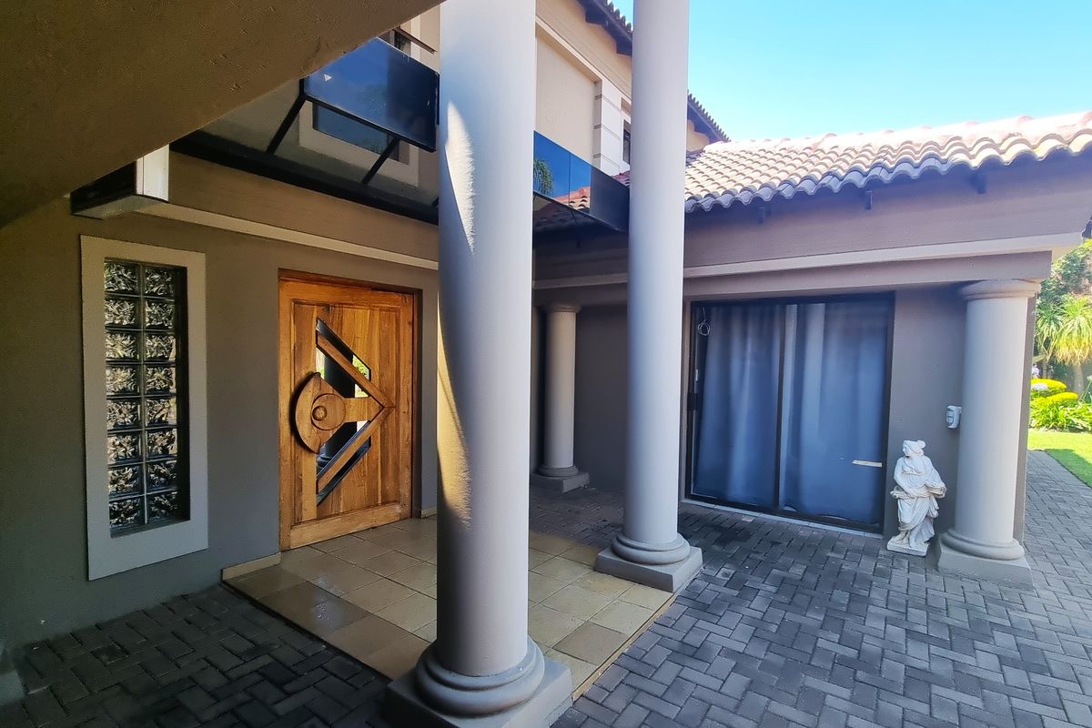 Beautiful Upmarket Property in sought after area near Hartbeespoortdam! - Photo 3