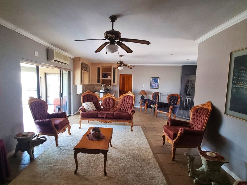 Beautiful Upmarket Property in sought after area near Hartbeespoortdam! - Photo 6