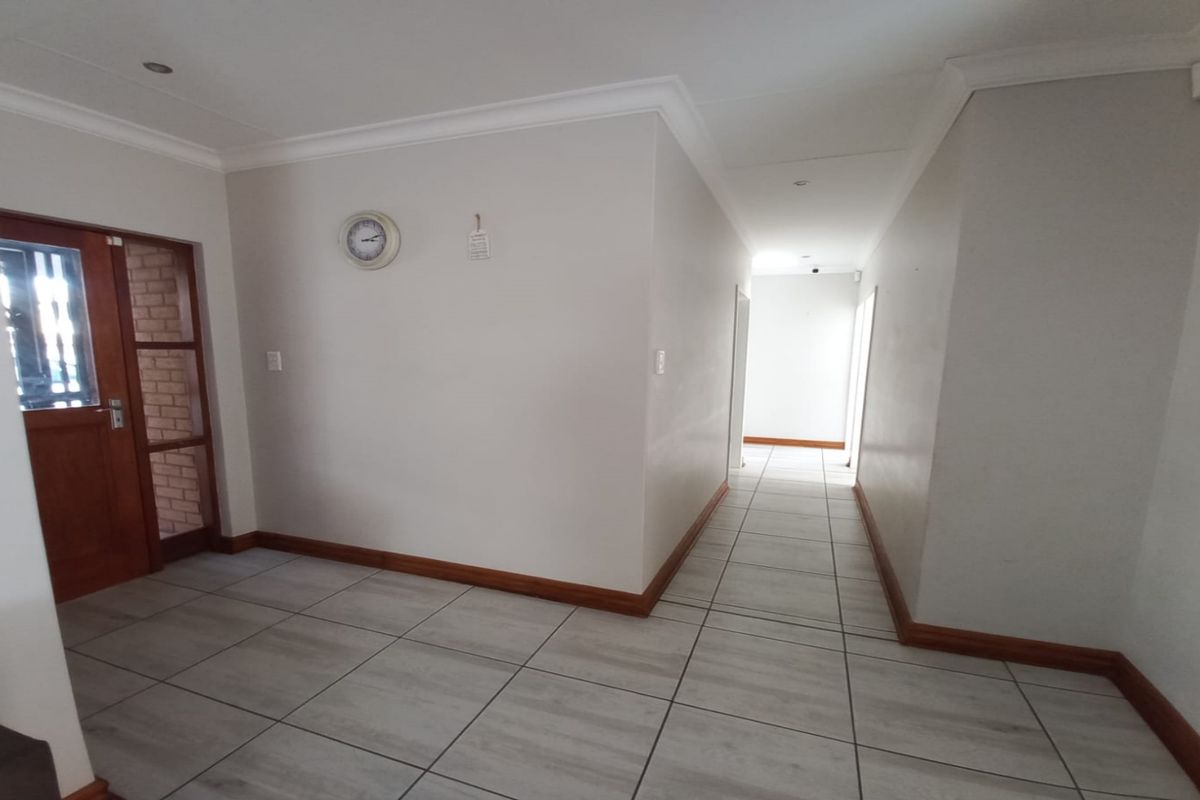 Stylish 3 bedroom townhouse for sale in Baillie Park, Potchefstroom - modern living at its finest! - Photo 3