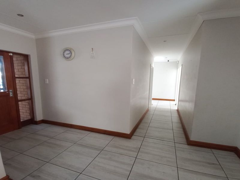 Stylish 3 bedroom townhouse for sale in Baillie Park, Potchefstroom - modern living at its finest! - Photo 3