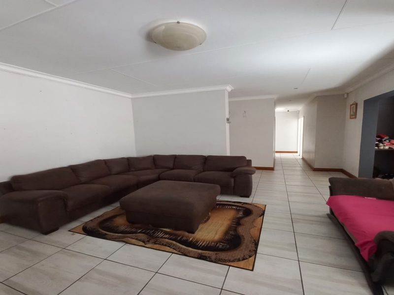 Stylish 3 bedroom townhouse for sale in Baillie Park, Potchefstroom - modern living at its finest! - Photo 4