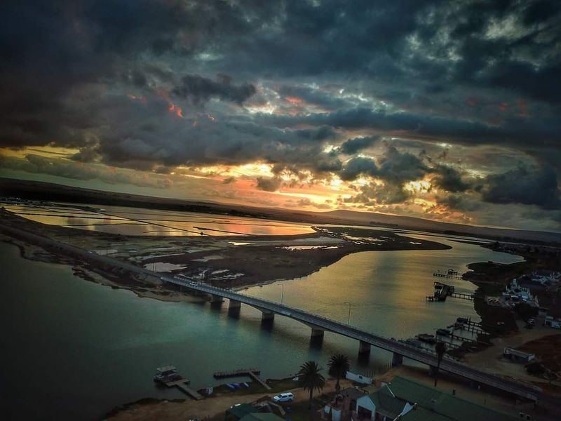 Beautiful warm family home nestled in the heart of the West Coast - Port Owen - Photo 4