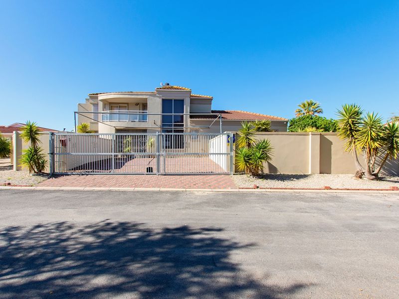 Beautiful warm family home nestled in the heart of the West Coast - Port Owen - Photo 2