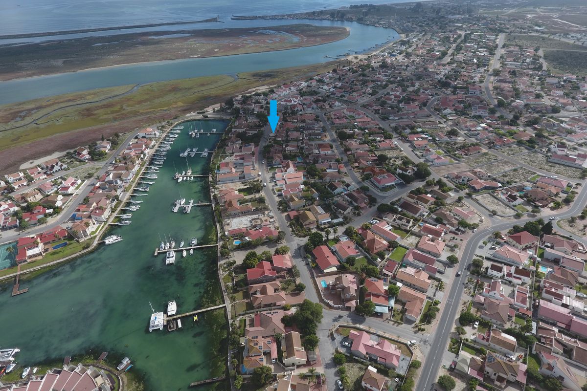 Beautiful warm family home nestled in the heart of the West Coast - Port Owen - Photo 3