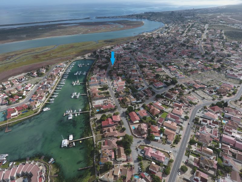 Beautiful warm family home nestled in the heart of the West Coast - Port Owen - Photo 3