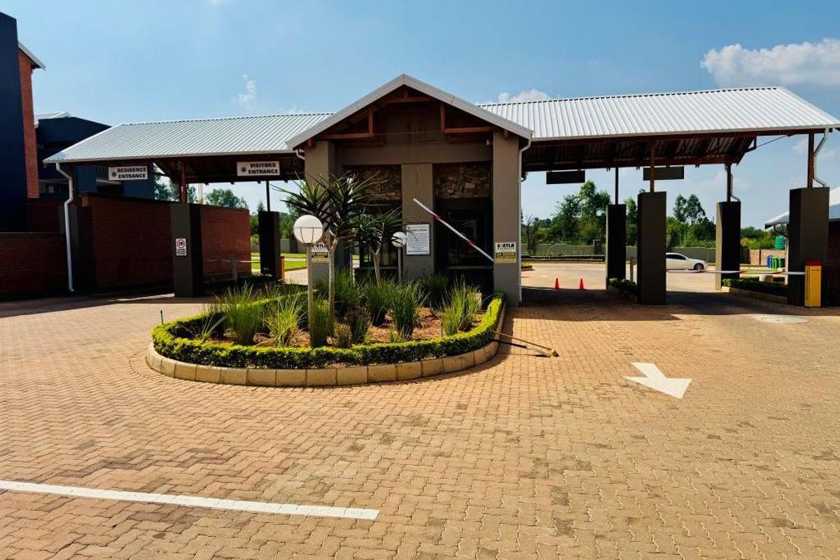 Modern 3-Bedroom Apartment in Roodepark Eco City 2 - Photo 5