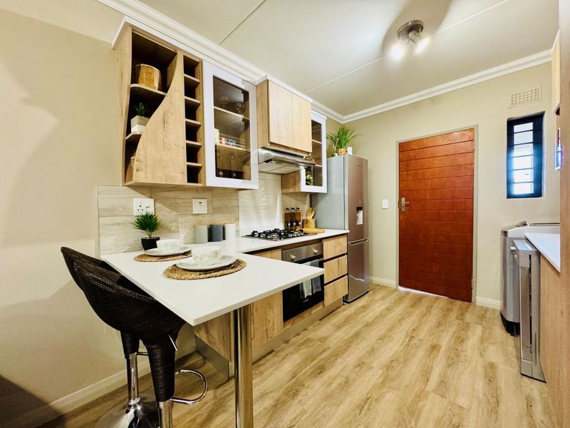 Modern 3-Bedroom Apartment in Roodepark Eco City 2 - Photo 2