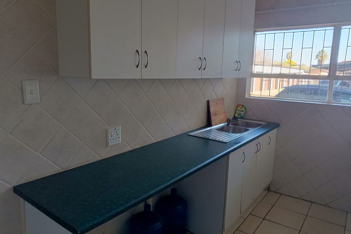 For Sale: 2-Bedroom Apartment in Parys - Photo 5