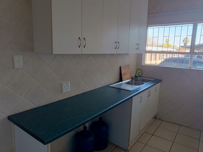 For Sale: 2-Bedroom Apartment in Parys - Photo 5