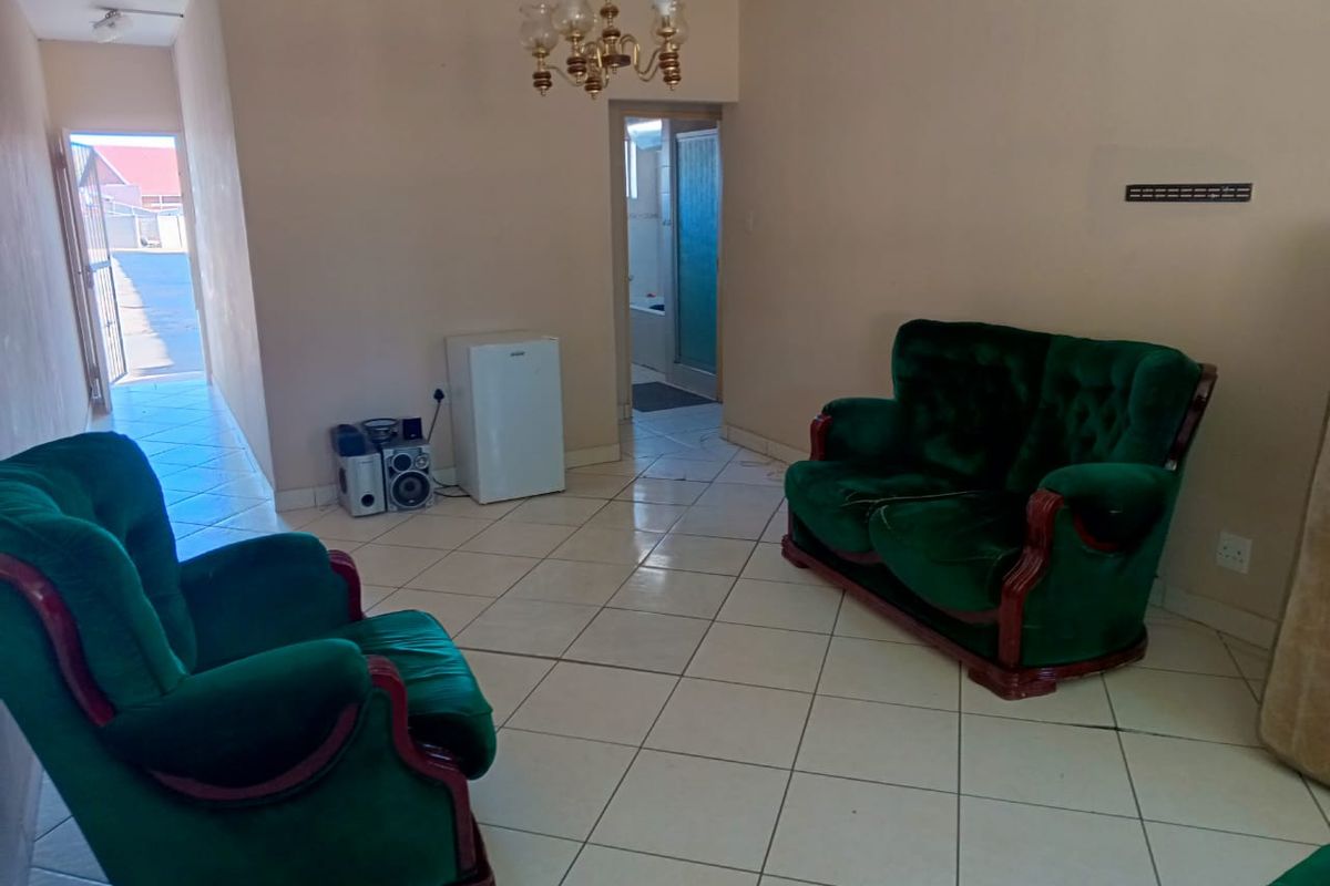 For Sale: 2-Bedroom Apartment in Parys - Photo 3
