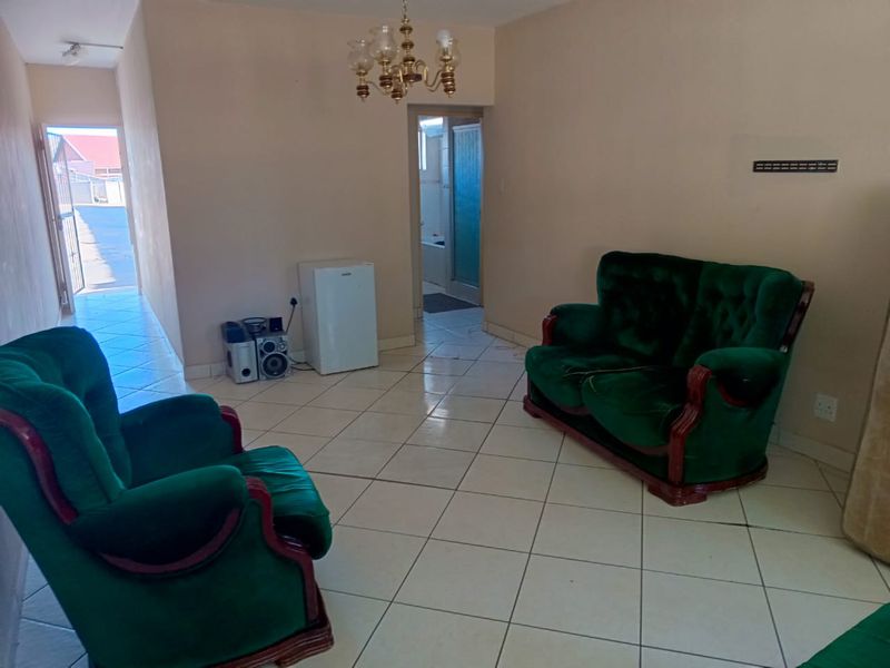 For Sale: 2-Bedroom Apartment in Parys - Photo 3