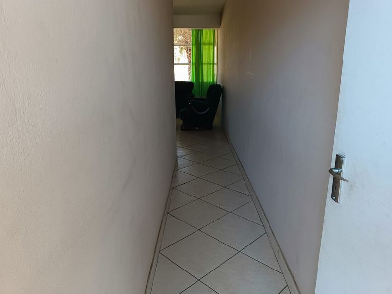 For Sale: 2-Bedroom Apartment in Parys - Photo 2