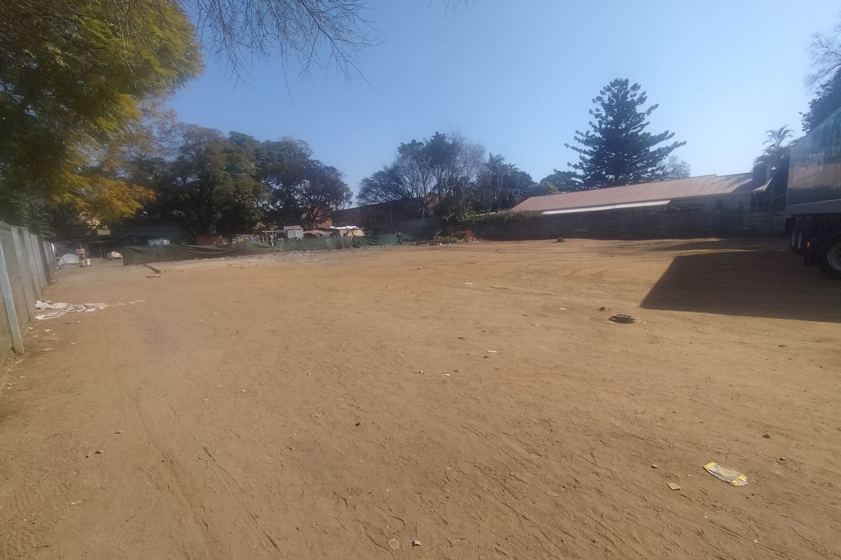 Discover a prime commercial opportunity with this 2552 square meter erf in Pretoria North, - Photo 3