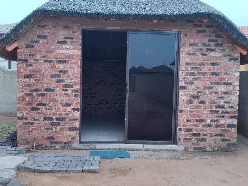 Newly build three bedroom house readily available - Photo 9