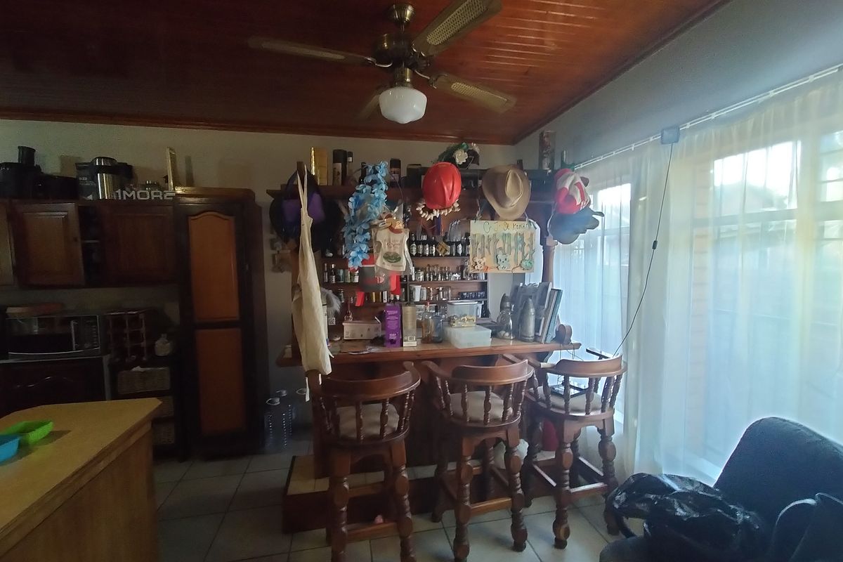 Stunning townhouse for sale in Amandasig, Akasia – perfect for families and investors ali - Photo 5