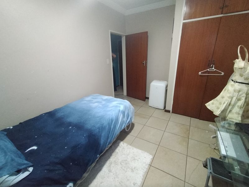 Stunning townhouse for sale in Amandasig, Akasia – perfect for families and investors ali - Photo 10