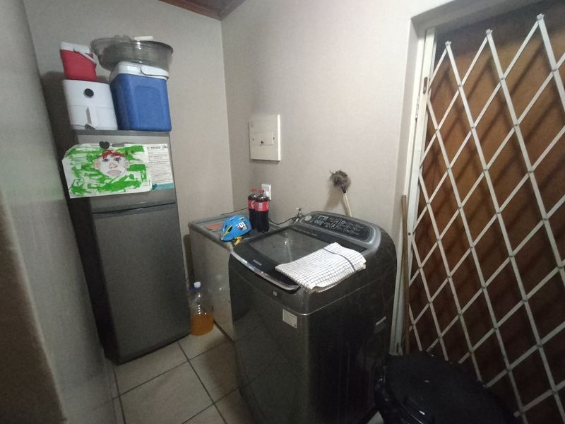 Stunning townhouse for sale in Amandasig, Akasia – perfect for families and investors ali - Photo 9