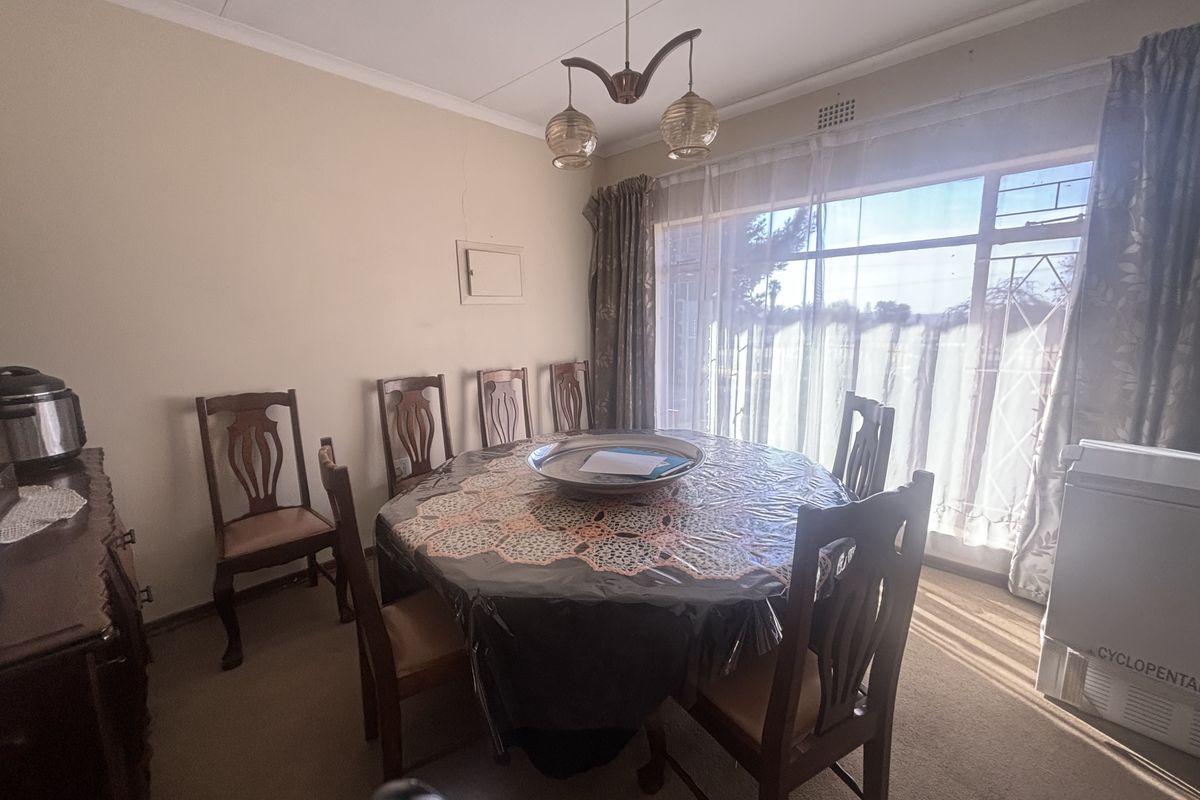 Family Home with Flat for Sale - Photo 5