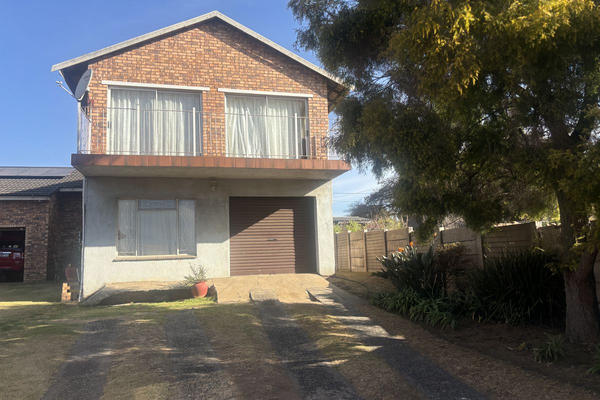 Family Home with Flat for Sale - Photo 2