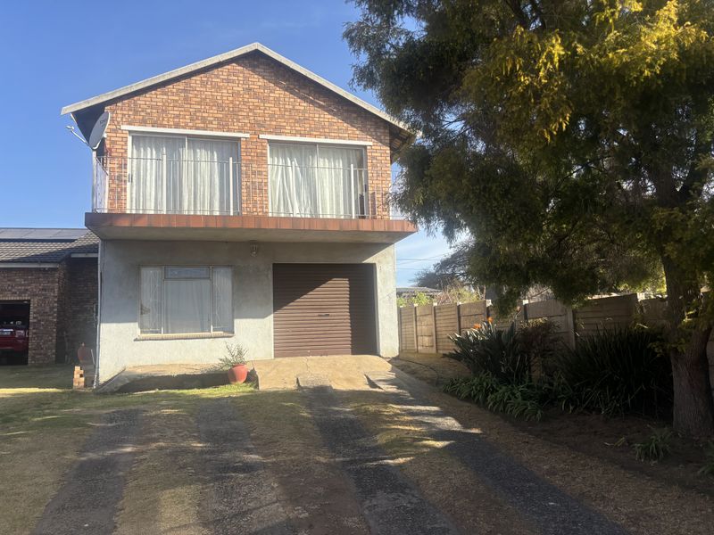 Family Home with Flat for Sale - Photo 2