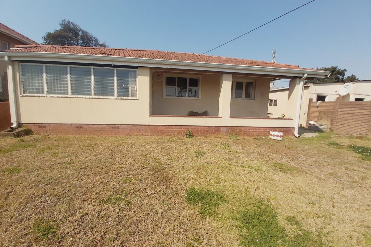 Remodeled Family Home With Income - Photo 3