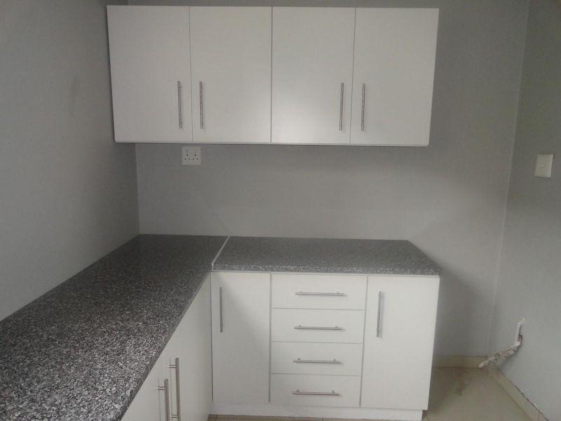 2 BEDROOM GROUND FLOOR FLAT TO LET IN NEW GERMANY - Photo 5