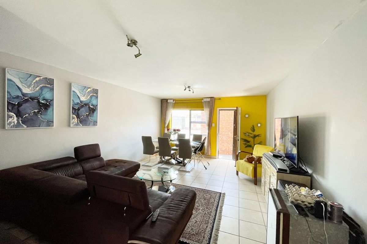 Two bedroom apartment for sale in Secunda - Photo 2