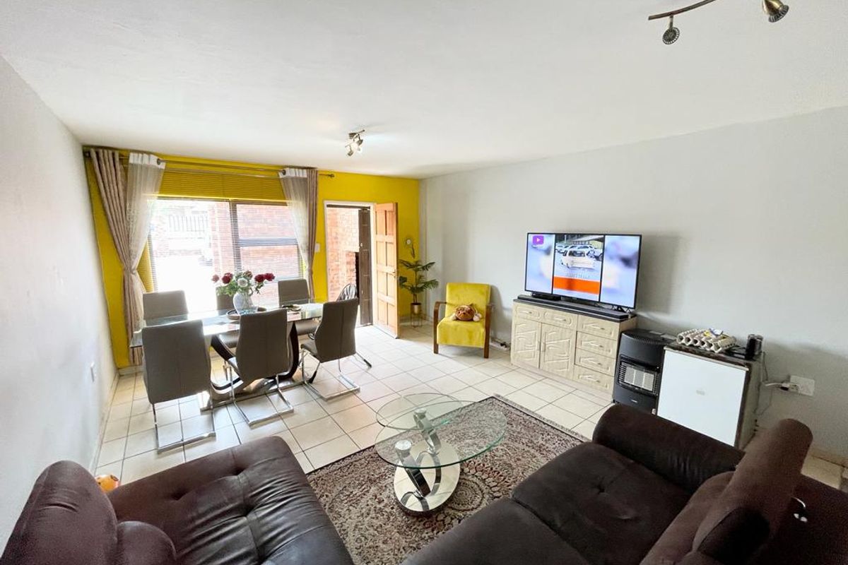 Two bedroom apartment for sale in Secunda - Photo 3