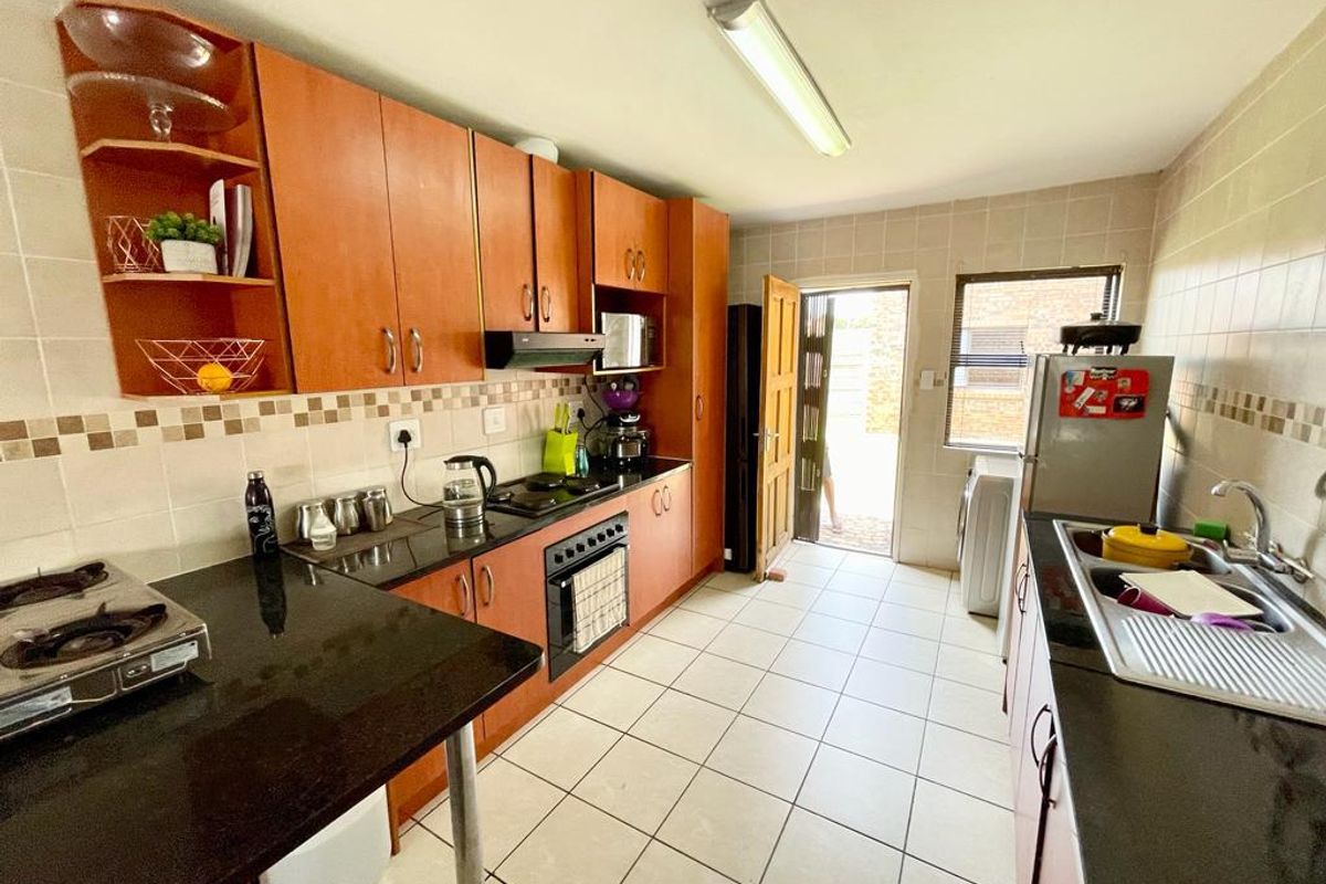Two bedroom apartment for sale in Secunda - Photo 5