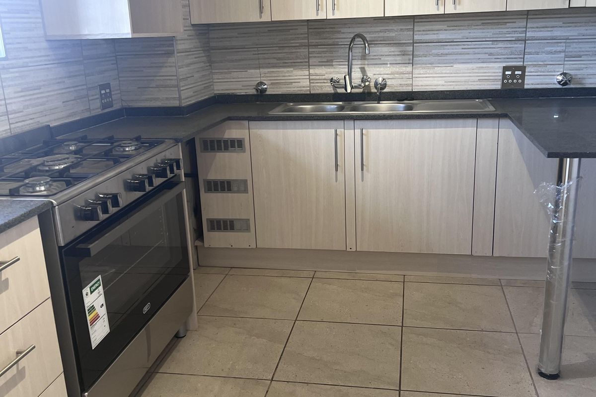 Renovated! Dream! Perfect Condition! - Photo 4