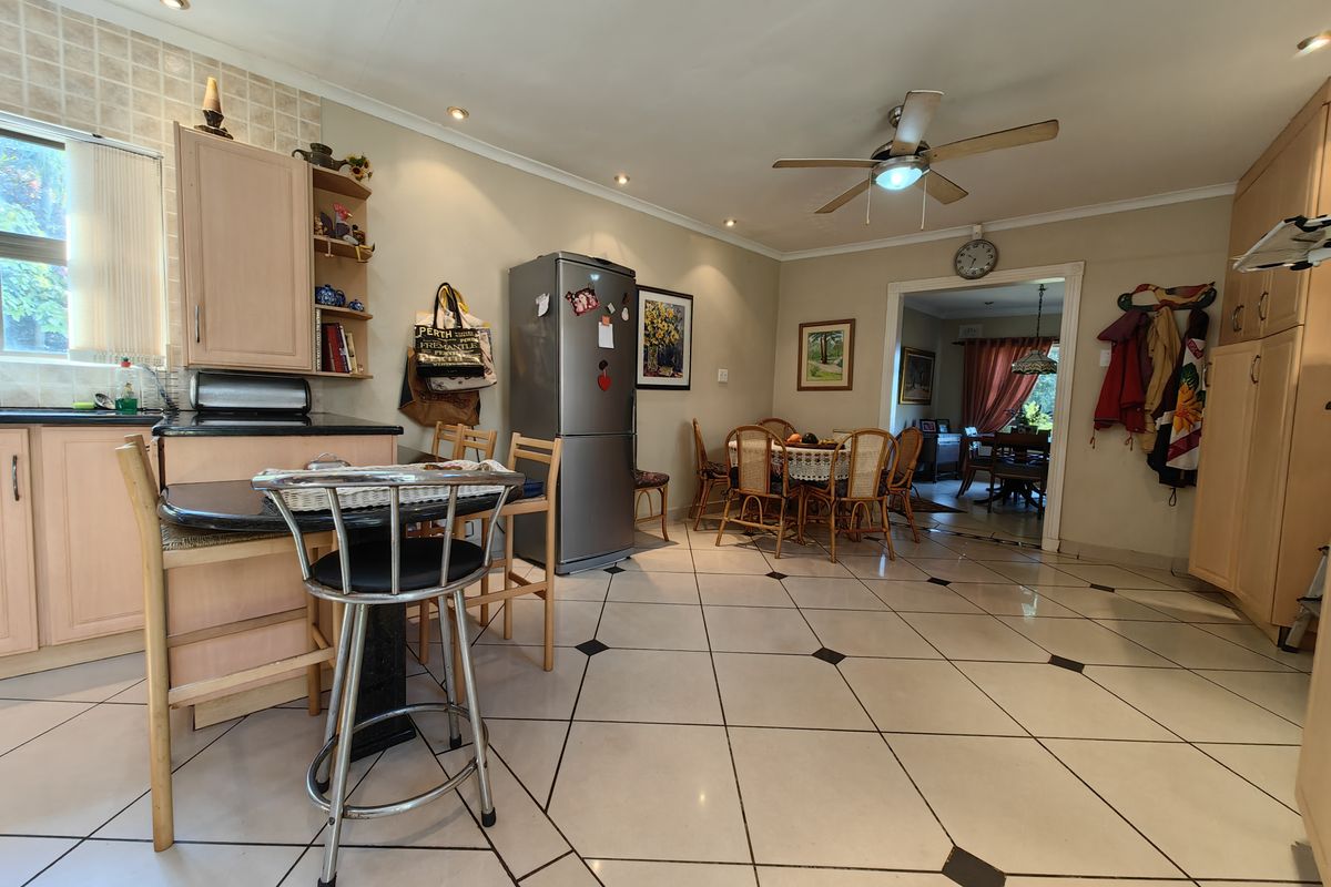 Charming Coastal Haven with Private Pool and Ocean Views - Photo 2