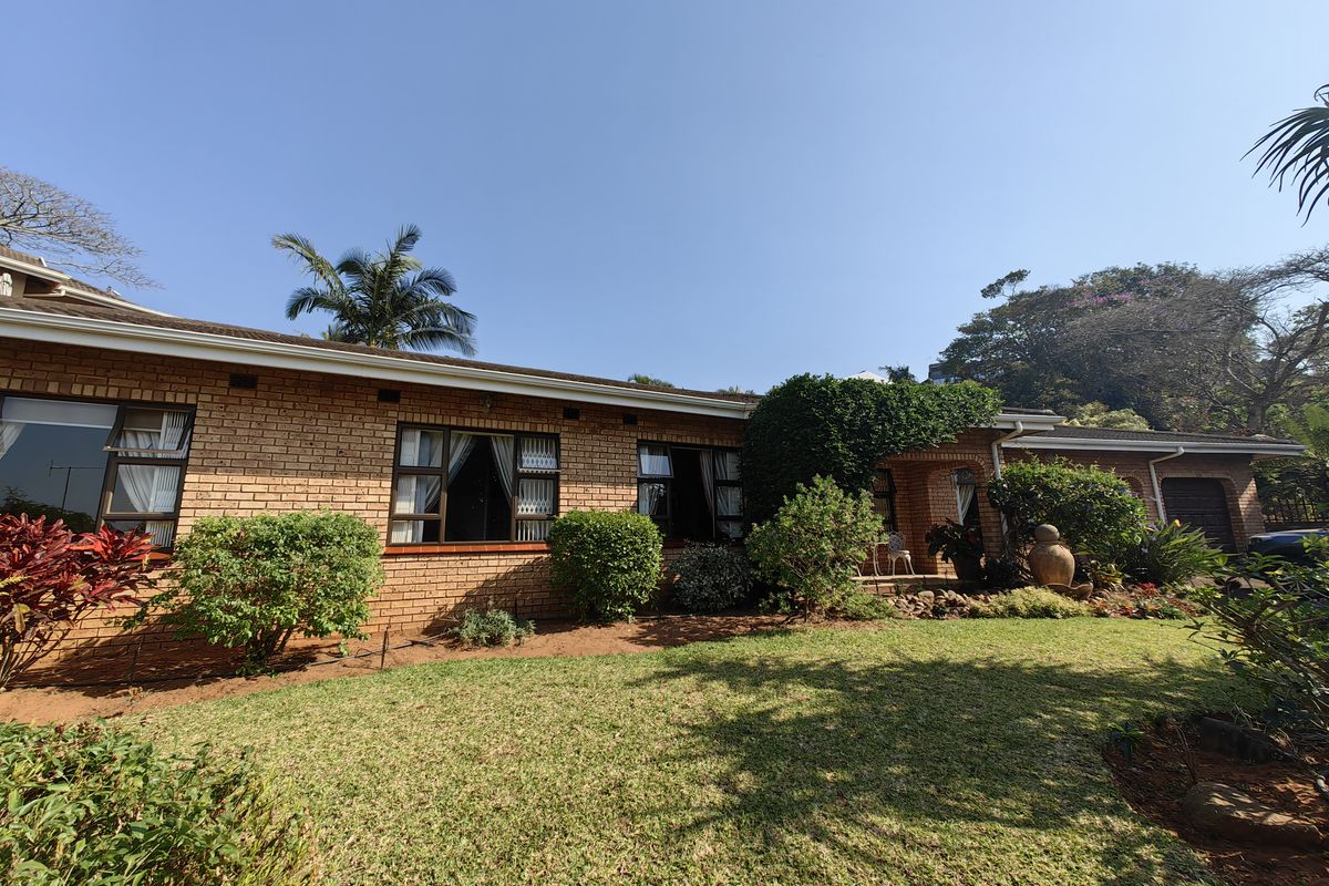 Charming Coastal Haven with Private Pool and Ocean Views - Photo 3