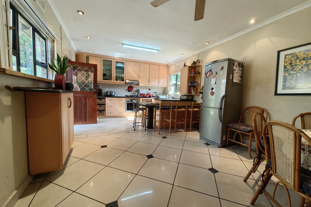 Charming Coastal Haven with Private Pool and Ocean Views - Photo 5