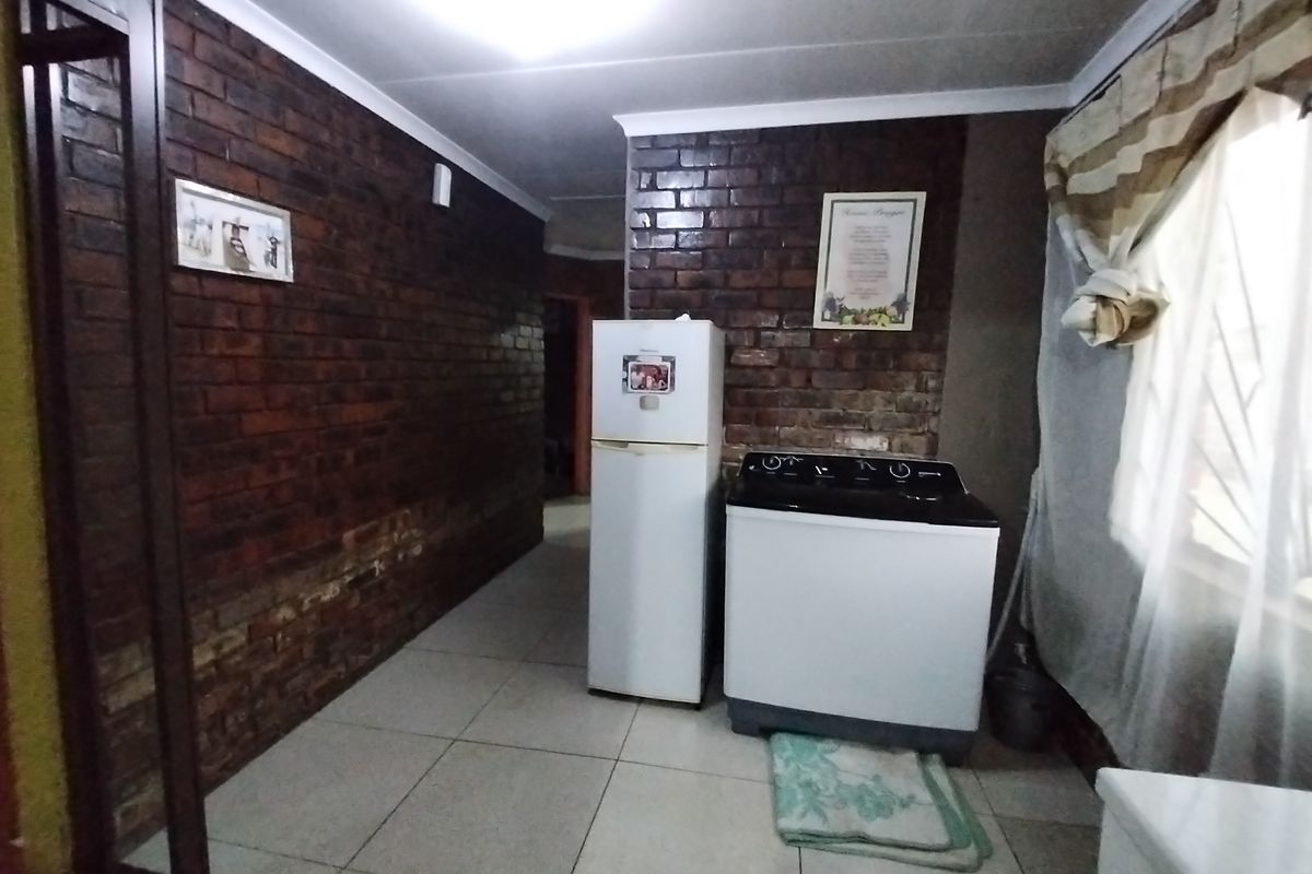 3-bedroom home located next to local amenities - Photo 4