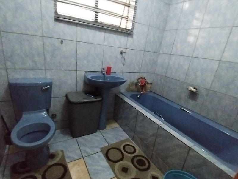 3-bedroom home located next to local amenities - Photo 6