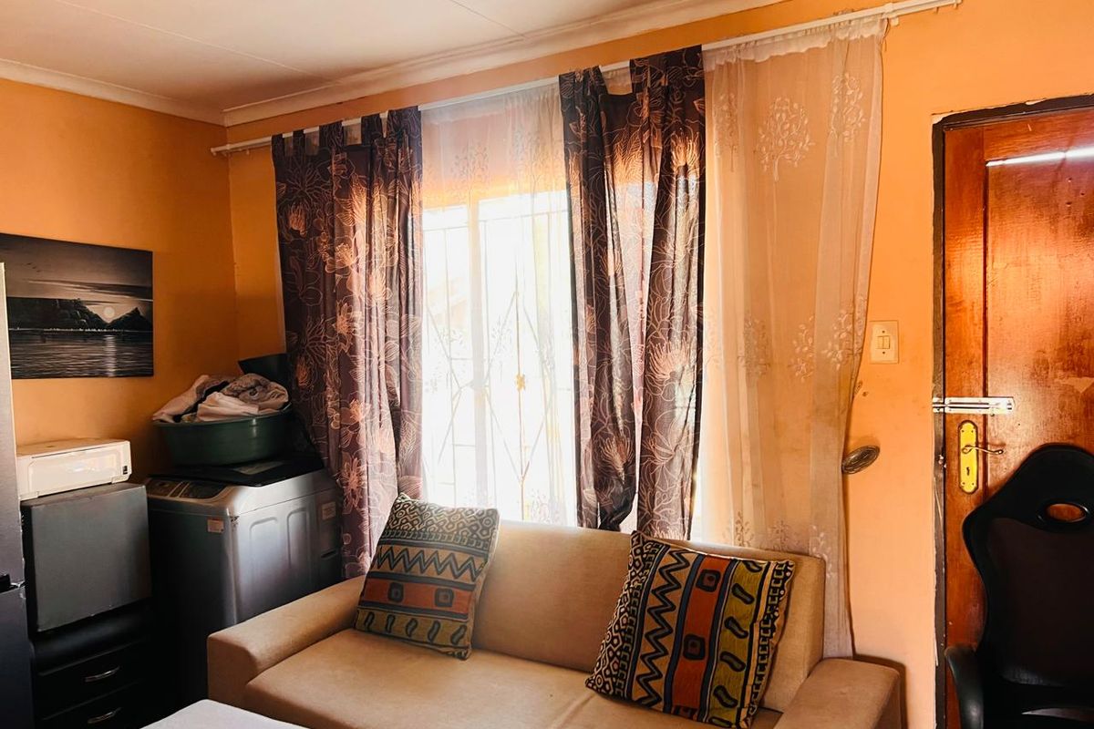 Charming Family Home for Sale in Geelhoutpark, Rustenburg - Photo 5