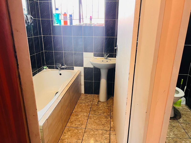 Charming Family Home for Sale in Geelhoutpark, Rustenburg - Photo 10