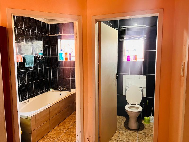 Charming Family Home for Sale in Geelhoutpark, Rustenburg - Photo 9