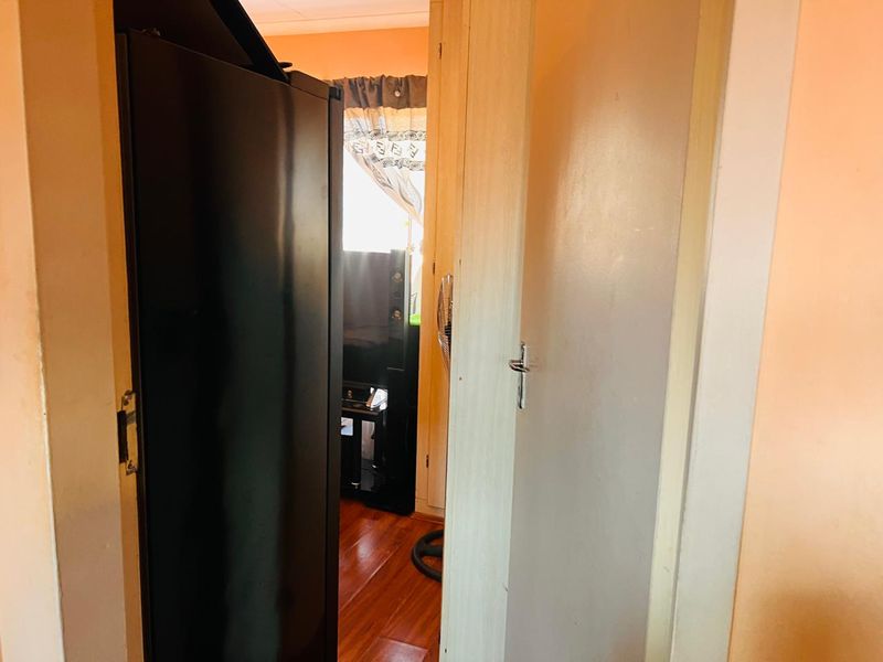 Charming Family Home for Sale in Geelhoutpark, Rustenburg - Photo 8