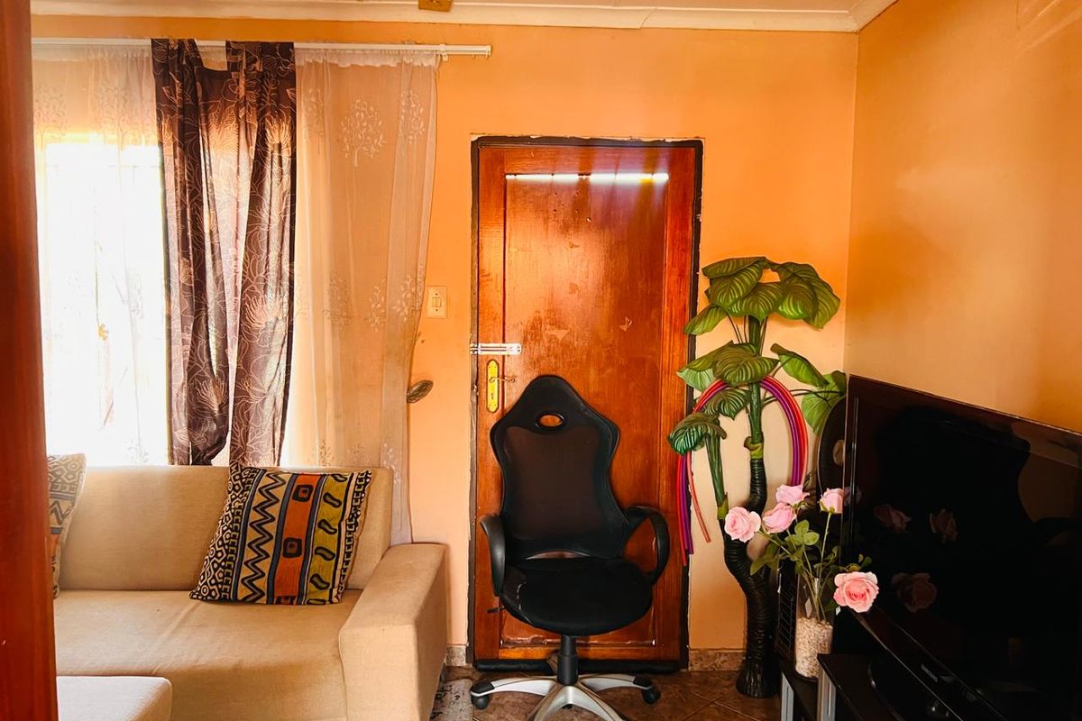 Charming Family Home for Sale in Geelhoutpark, Rustenburg - Photo 4