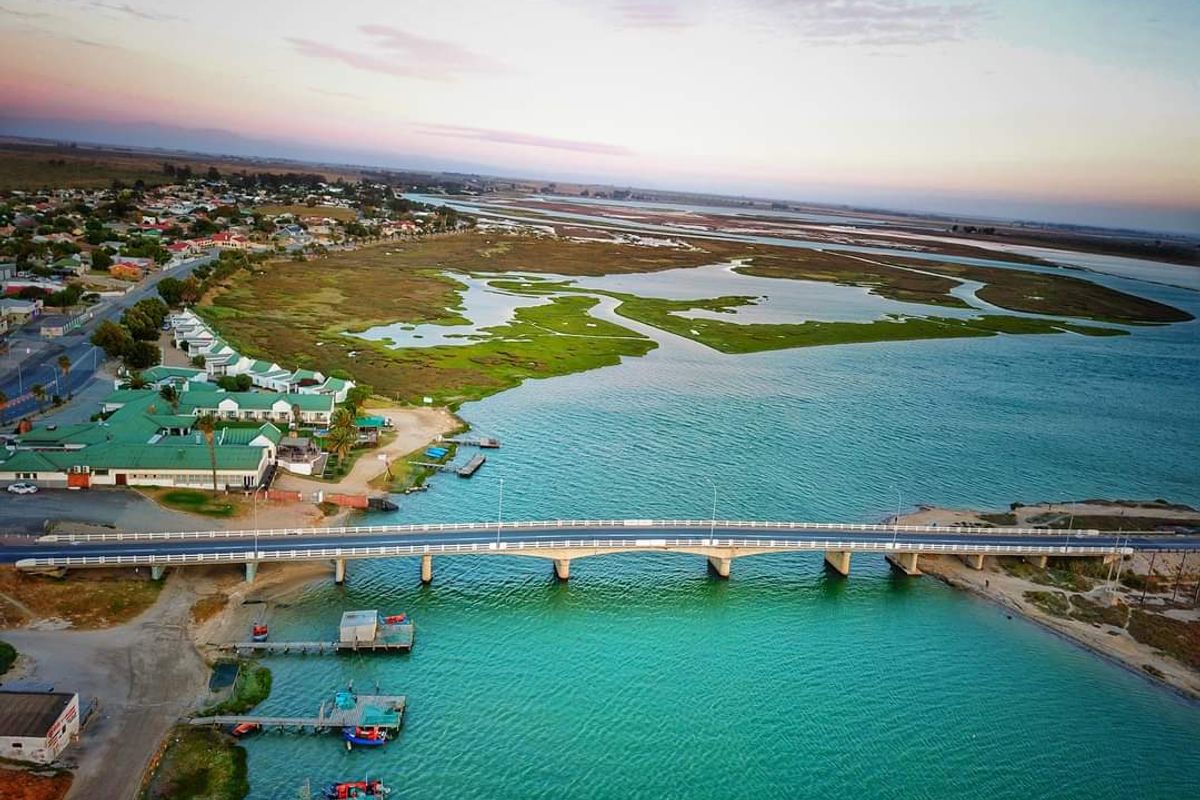 480 m2  of land situated in this stunning West Coast , Admiral Island - Port Owen area. - Photo 4