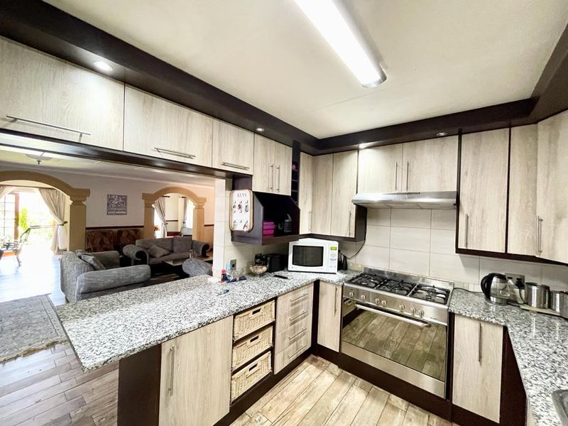 Three bedroom home for sale in Secunda - Photo 9