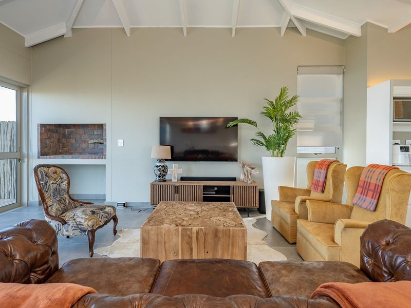 Oceanfront Oasis in the Blue Bay Private Estate - Photo 8